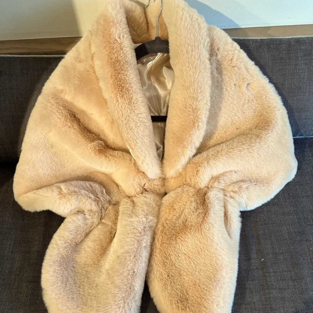 Gorgeous faux fur shrug brand new! One size